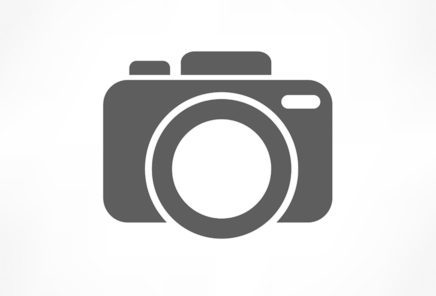 Icon einer Fotokamera in grau auf hellem Hintergrund als Platzhalter für Bild der Ansprechpartner*innen.
